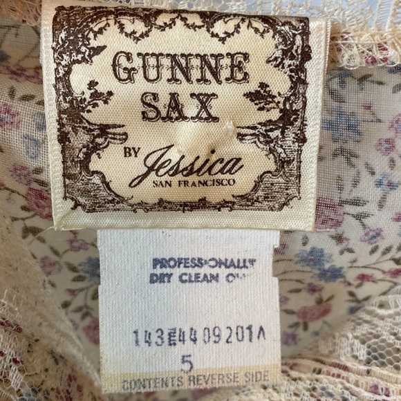 Vintage Cottage Core Gunne Sax Ditsy Floral and Lace Prairie Maxi Dress - Picture 16 of 17